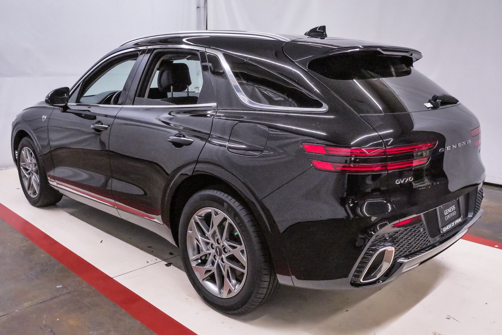 Certified 2025 Genesis GV70 2.5T image 8