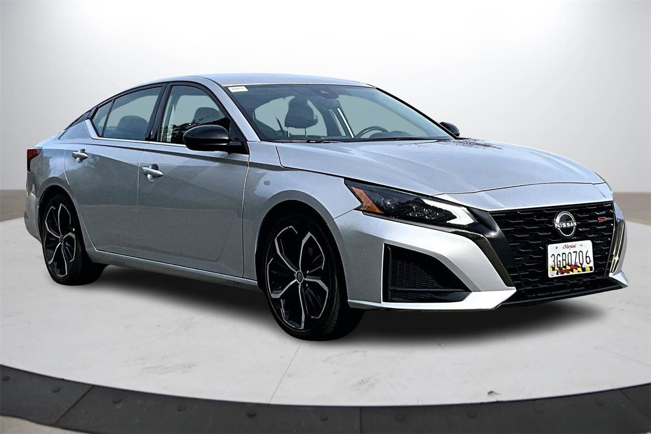 Used 2024 Nissan Altima 2.5 SR image 2