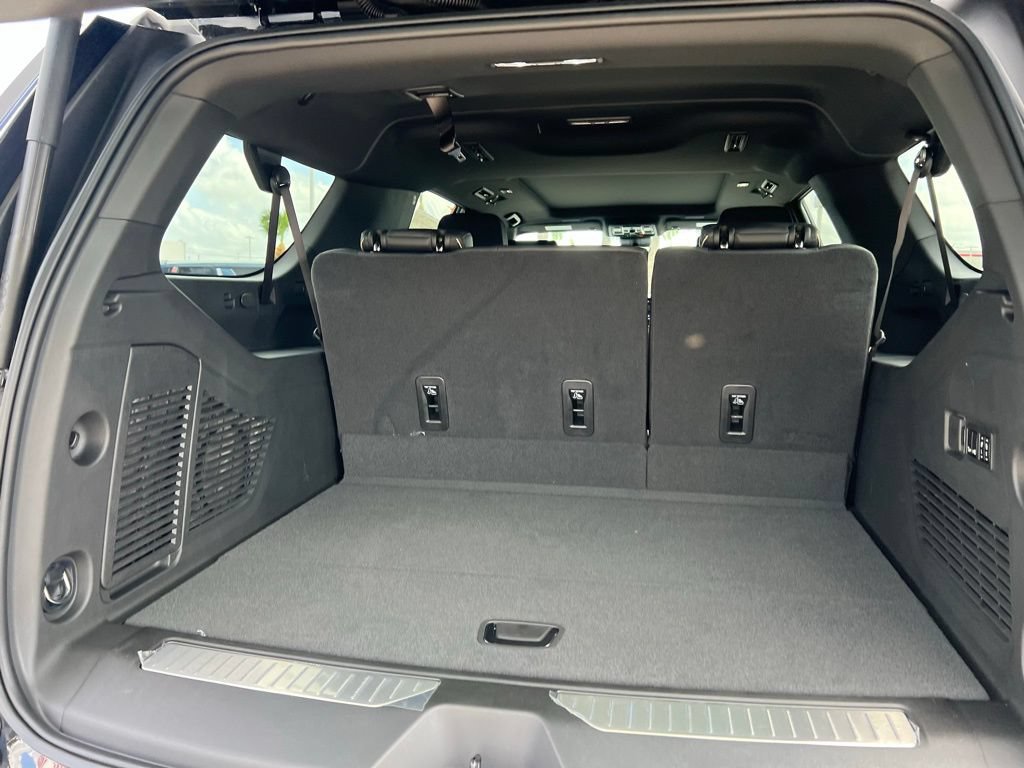 New 2026 Chevrolet Suburban Premier RWD image 17