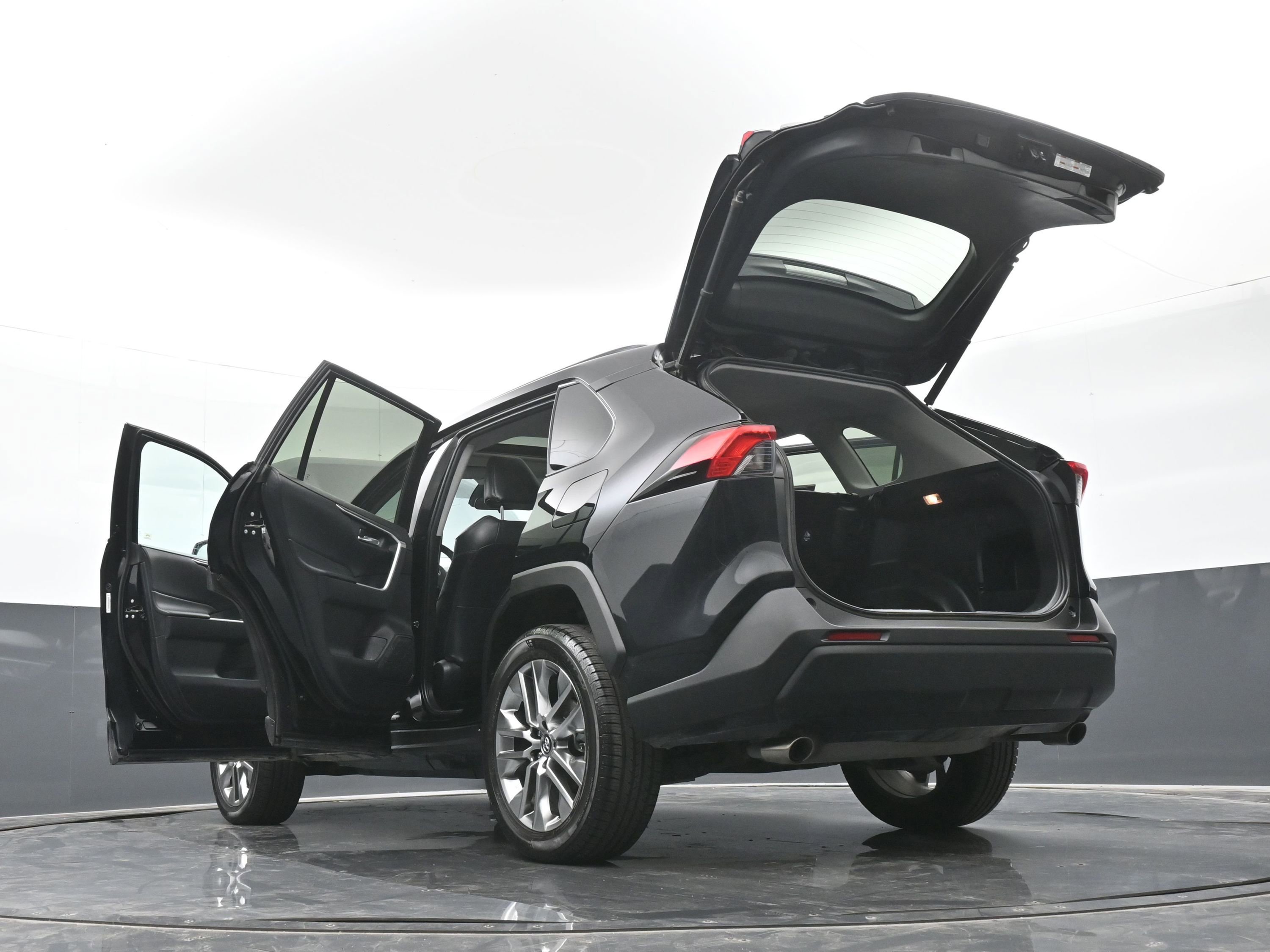 Used 2019 Toyota RAV4 XLE Premium image 51