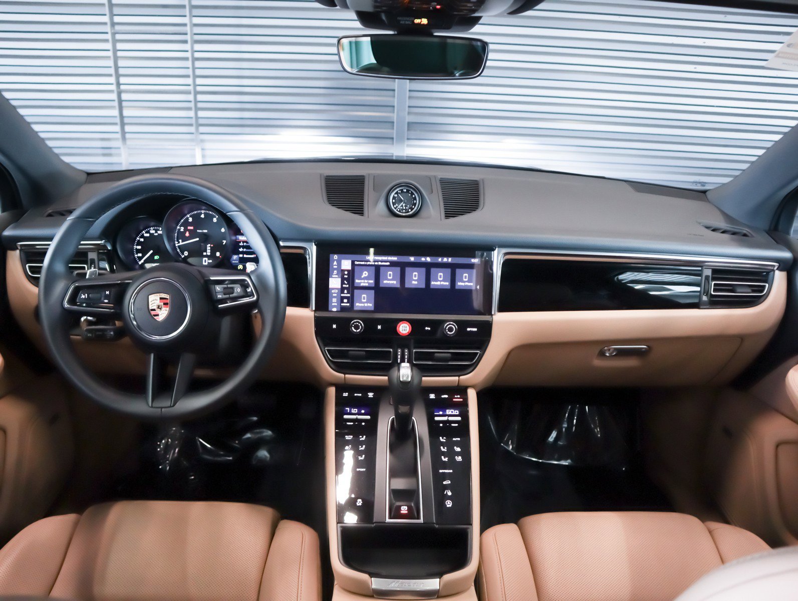 Certified 2025 Porsche Macan image 15