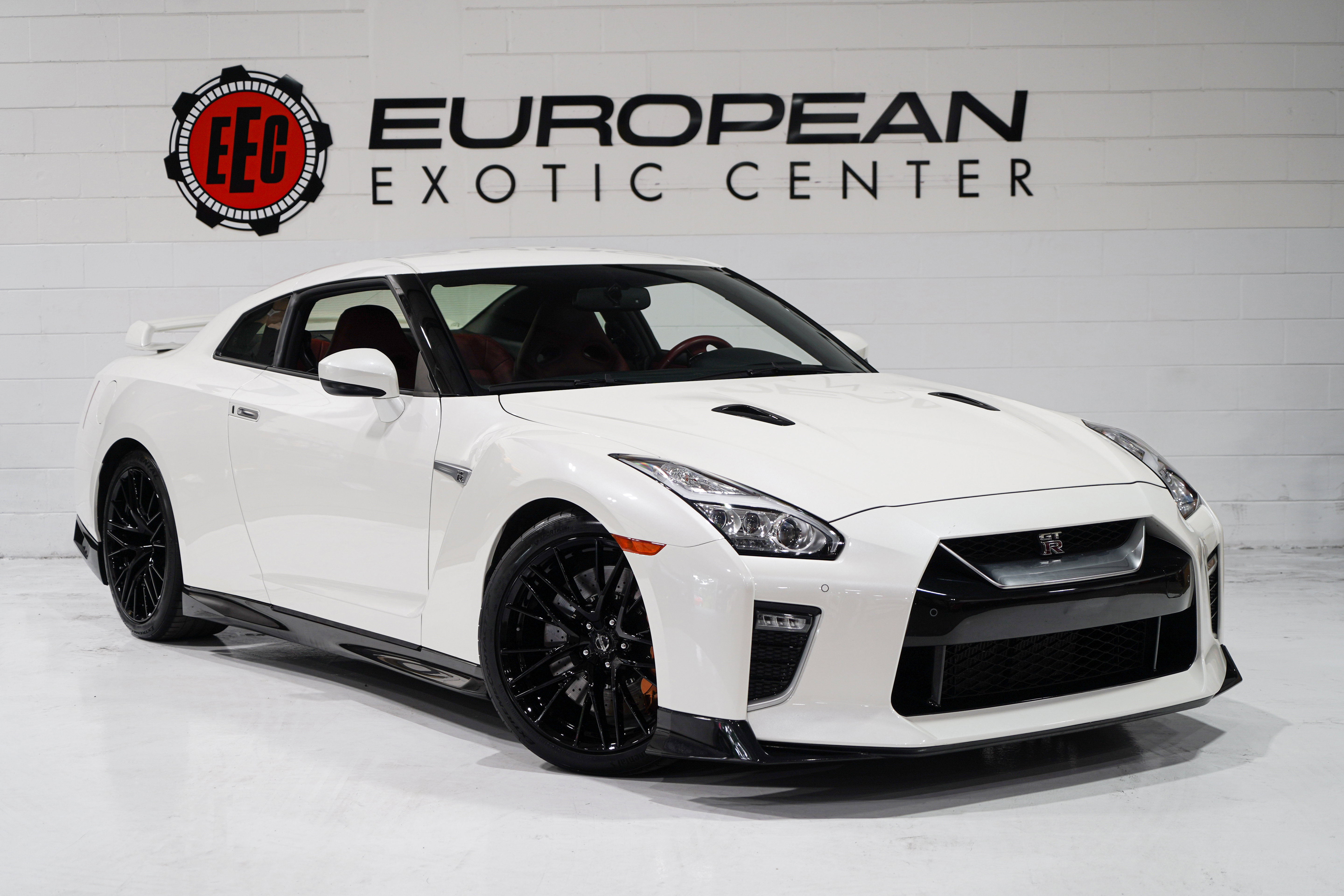 Used 2021 Nissan GT-R Premium AWD/4WD image 1
