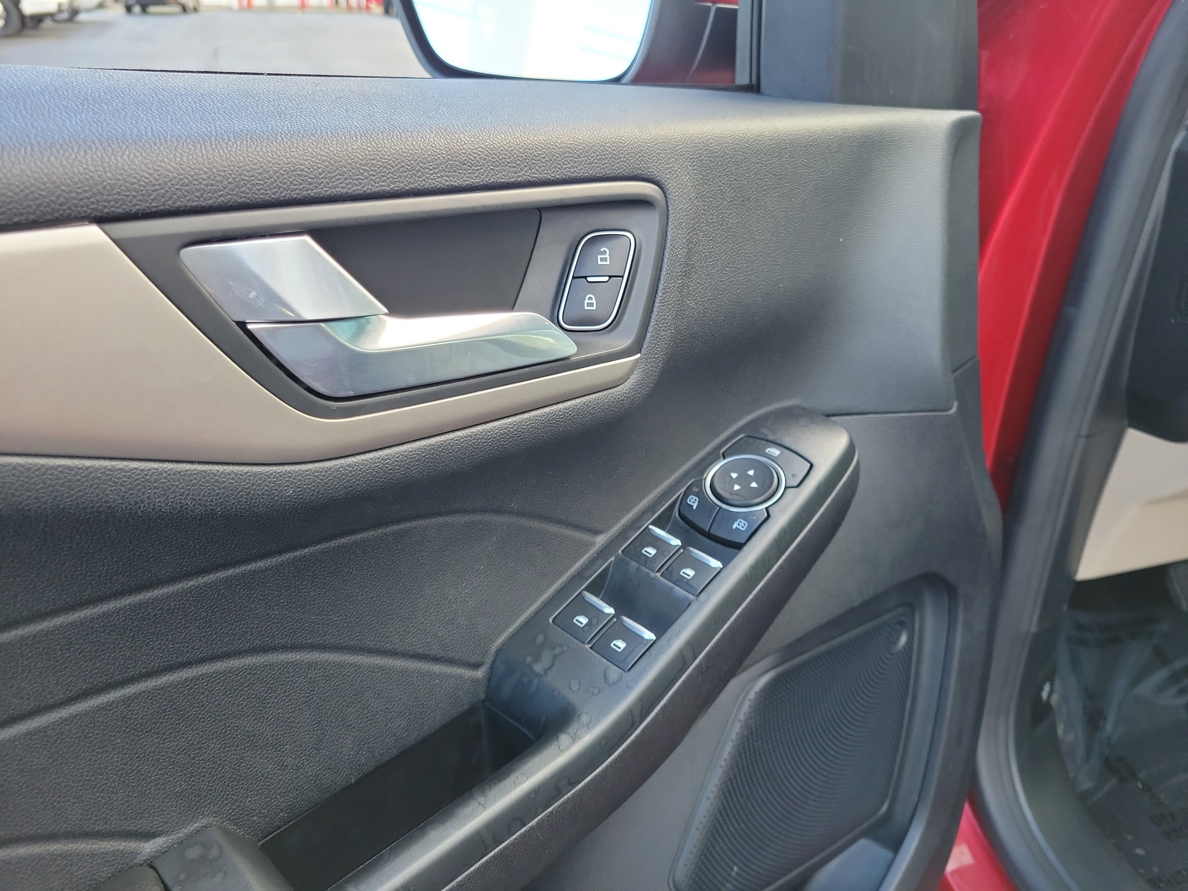 Used 2022 Ford Escape SEL image 18