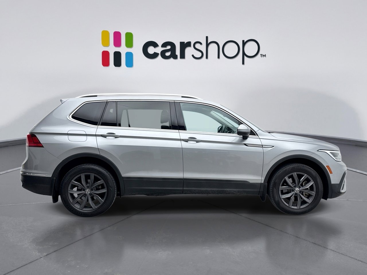 Used 2022 Volkswagen Tiguan SE w/ Panoramic Sunroof Package image 6