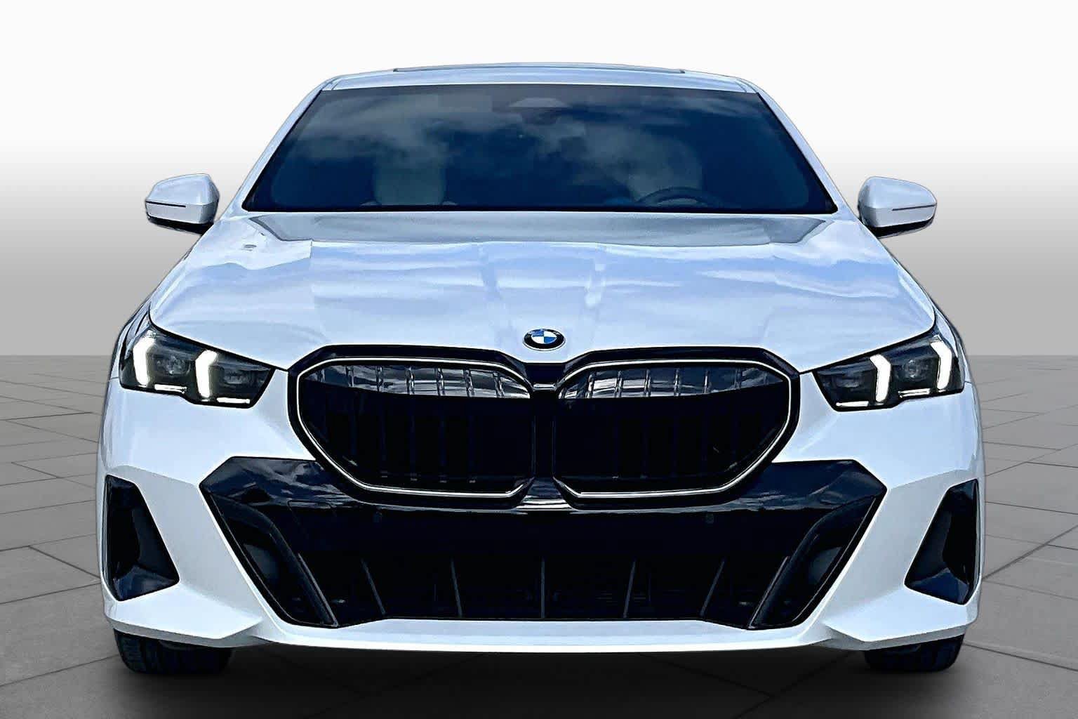 Used 2027 BMW 540i xDrive w/ M Sport Package AWD/4WD image 3
