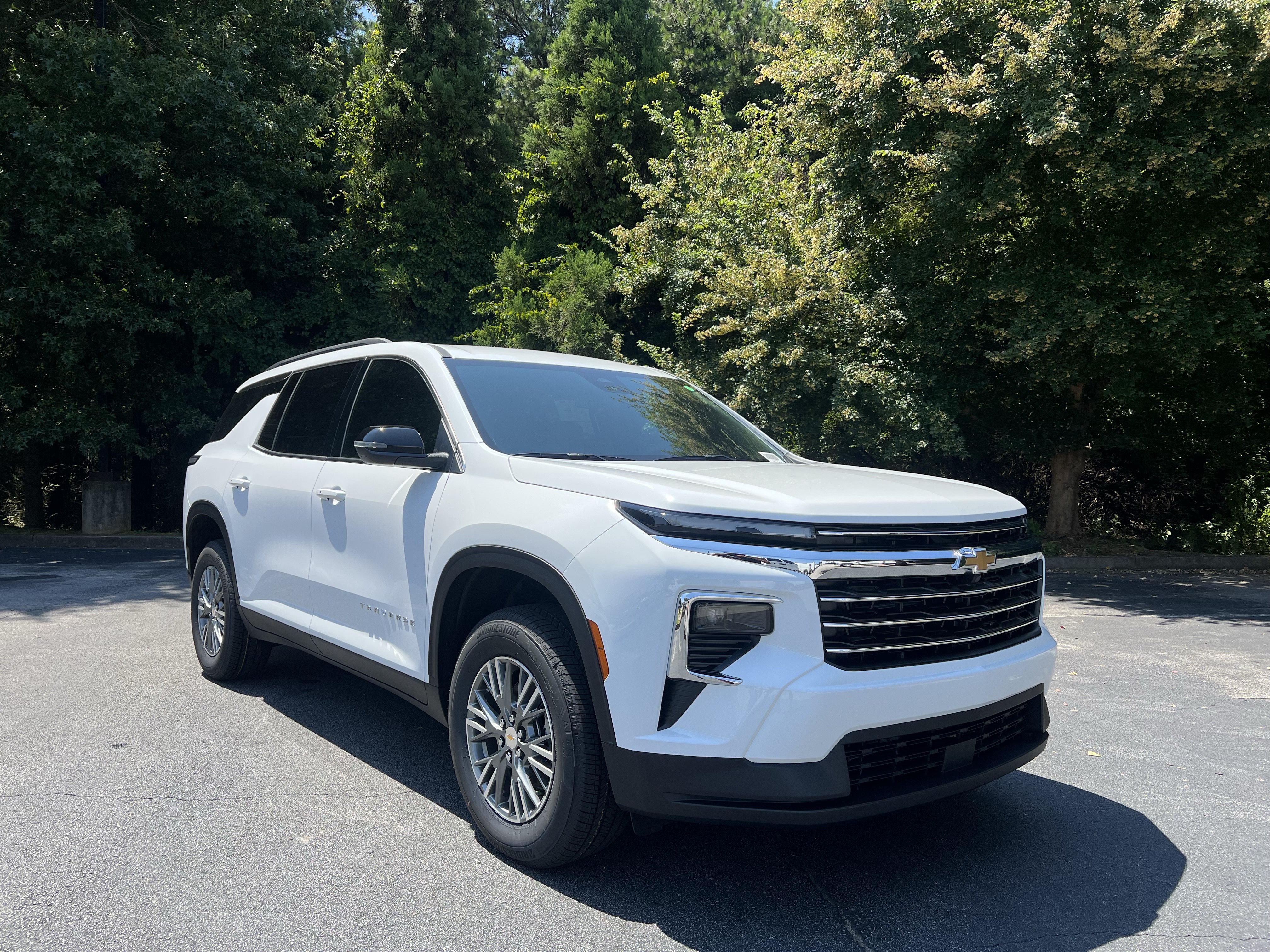 New 2027 Chevrolet Traverse LT FWD image 2