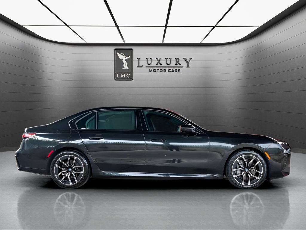 Used 2024 BMW 740i xDrive w/ Premium Package AWD/4WD image 9