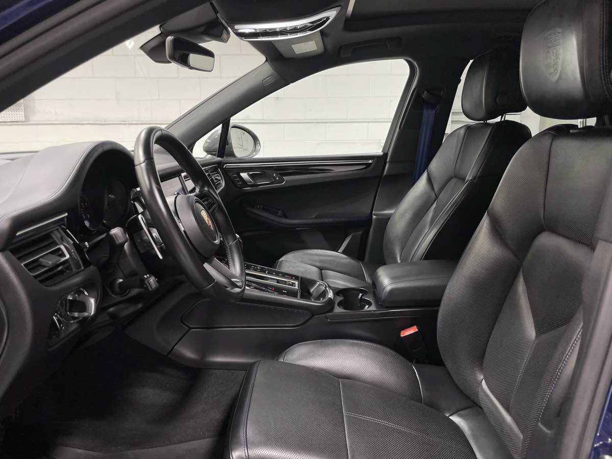 Used 2024 Porsche Macan Turbo w/ Premium Plus Package AWD/4WD image 9