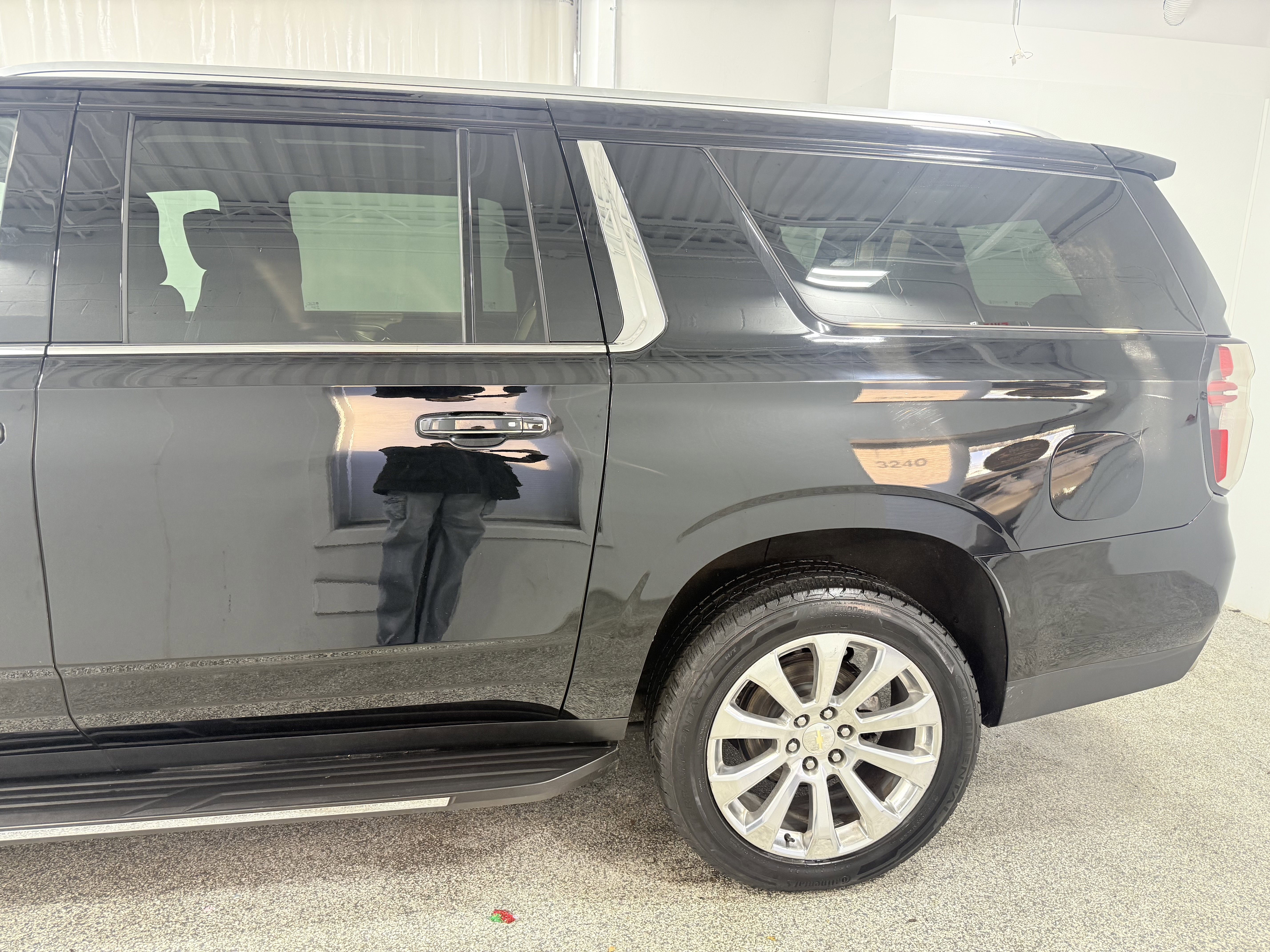 Used 2021 Chevrolet Suburban Premier w/ Premium Package image 5