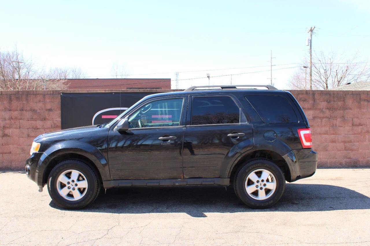 Used 2012 Ford Escape XLT image 2