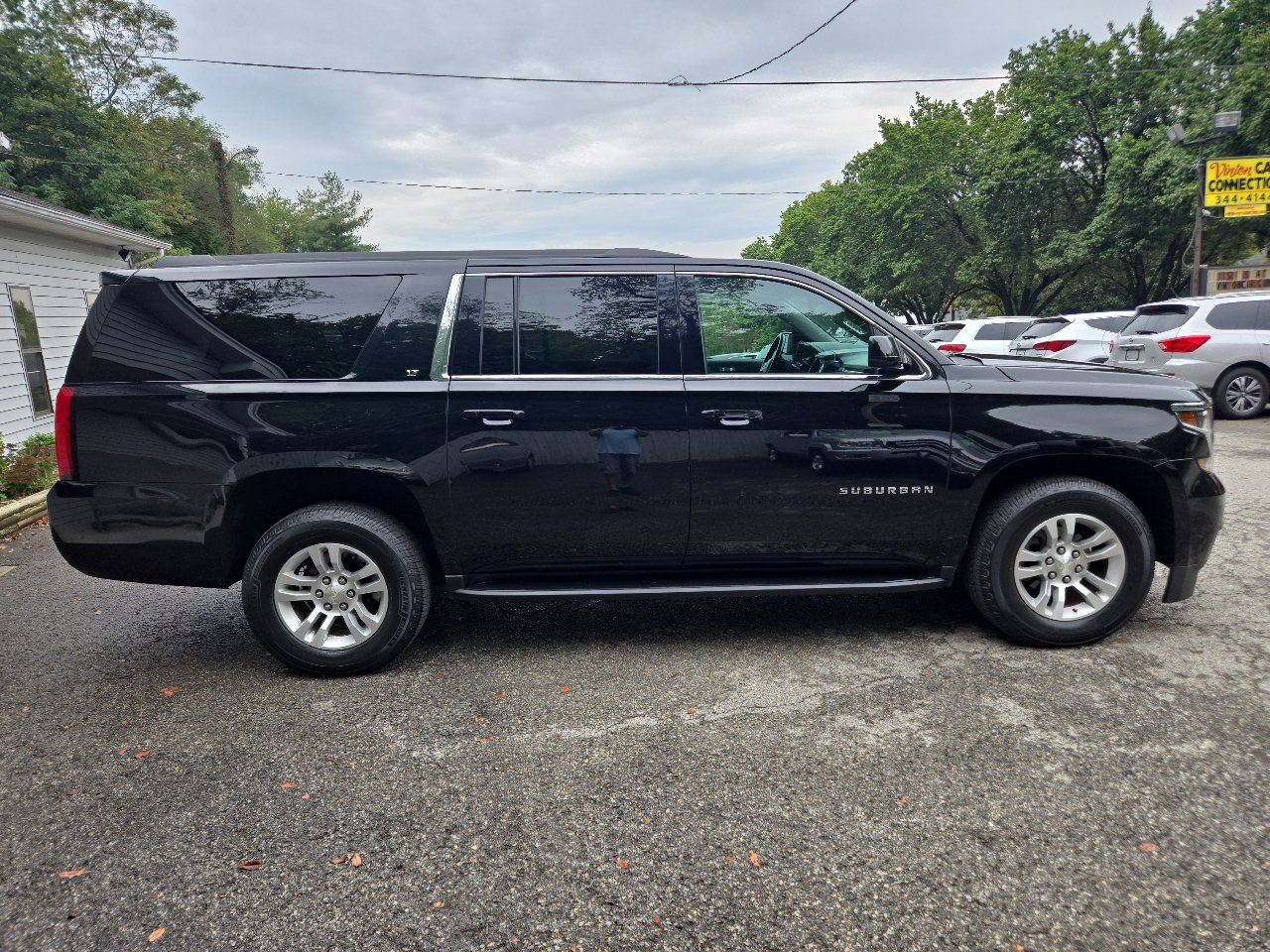 Used 2019 Chevrolet Suburban LT image 6