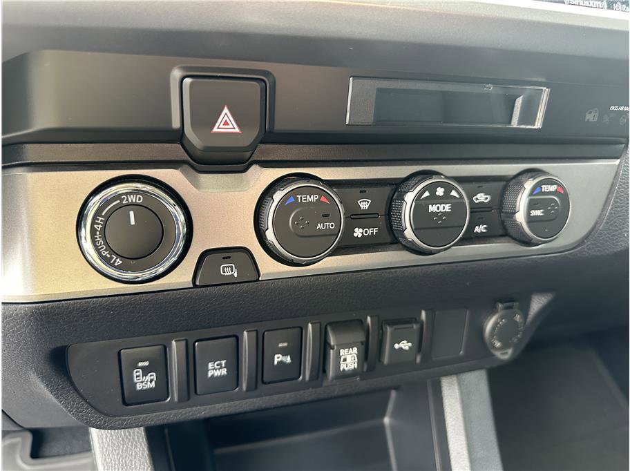 Used 2021 Toyota Tacoma SR5 w/ Trail Edition image 21