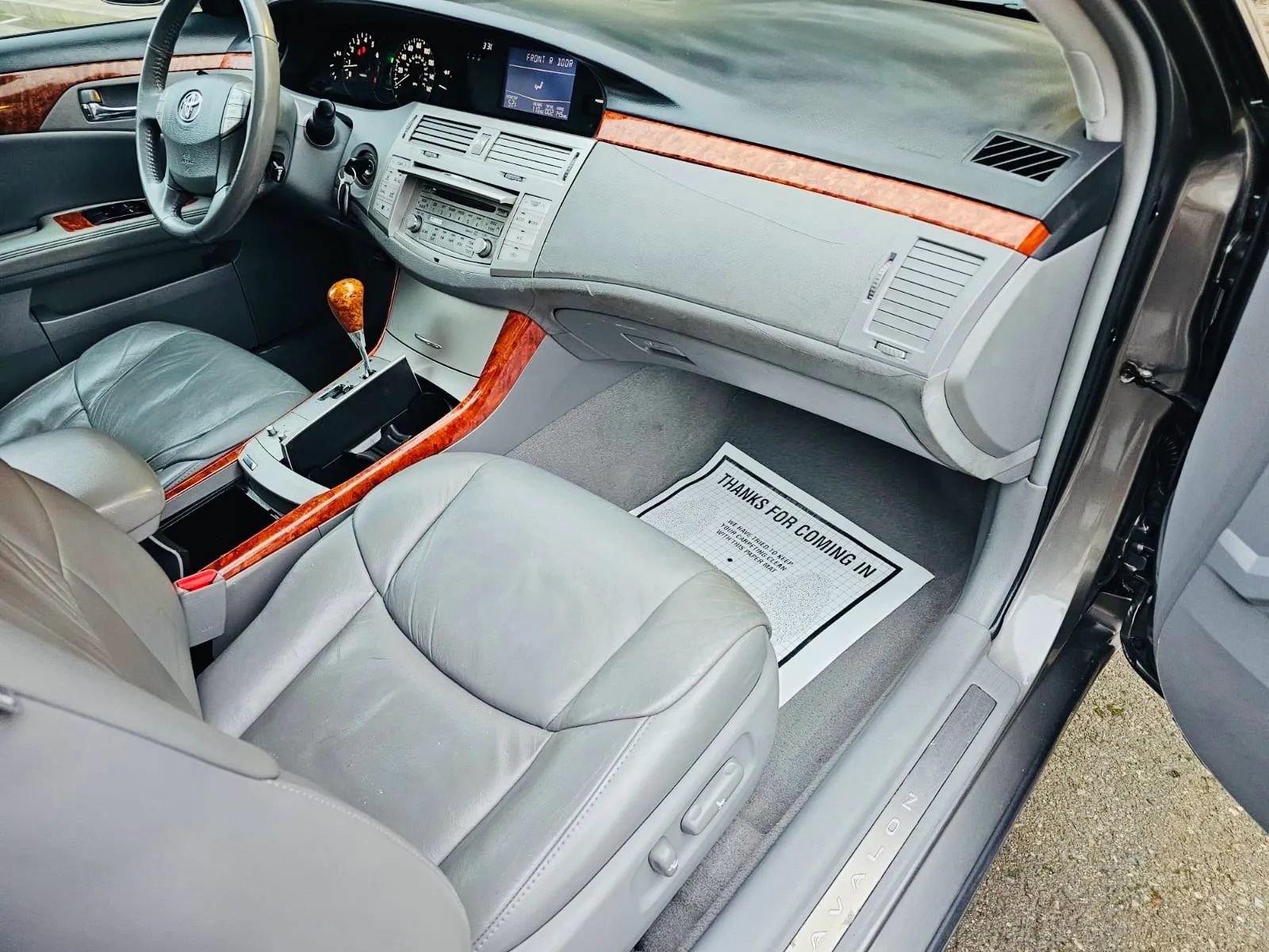 Used 2005 Toyota Avalon XLS FWD image 11