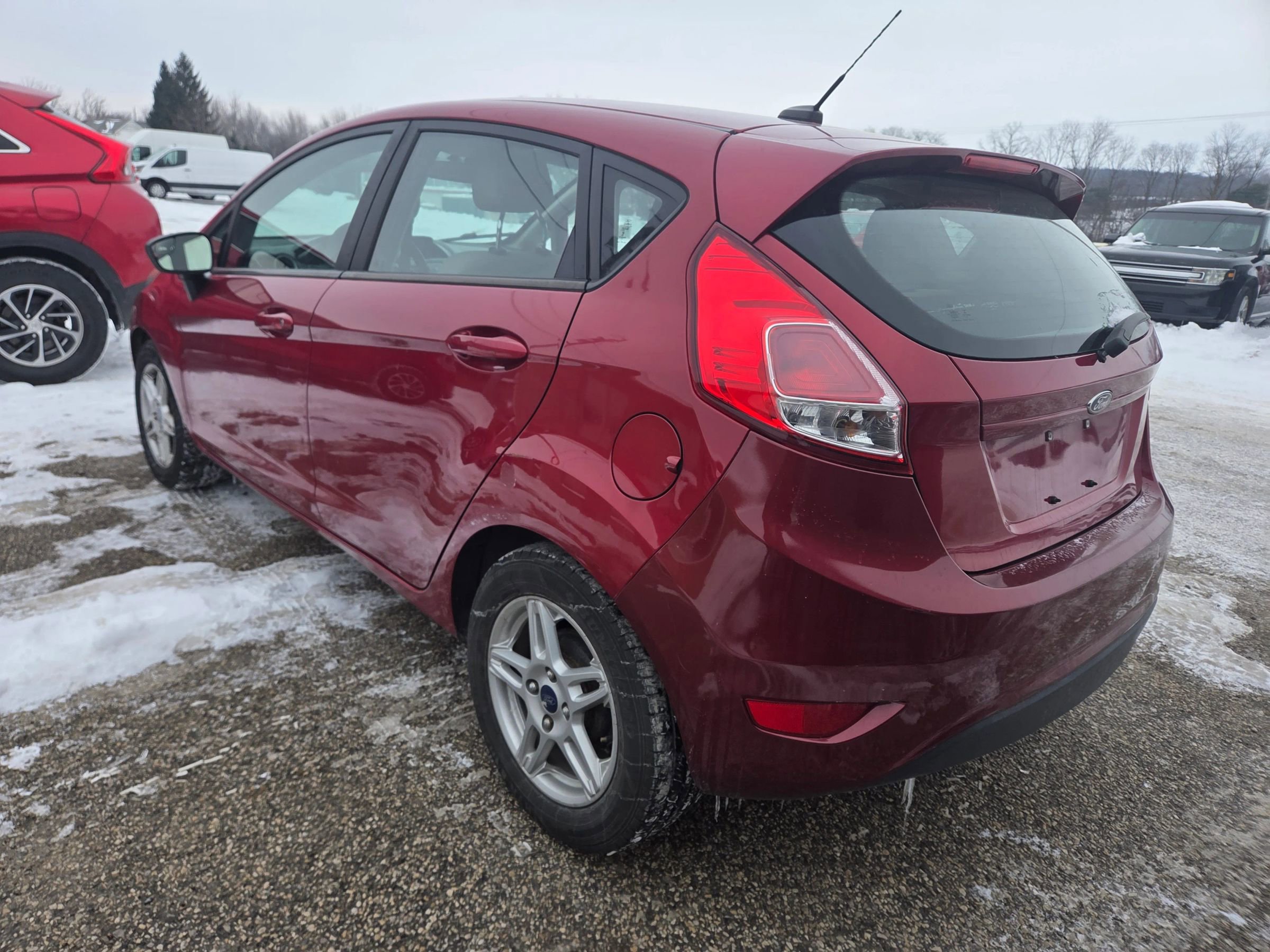 Used 2017 Ford Fiesta SE image 6