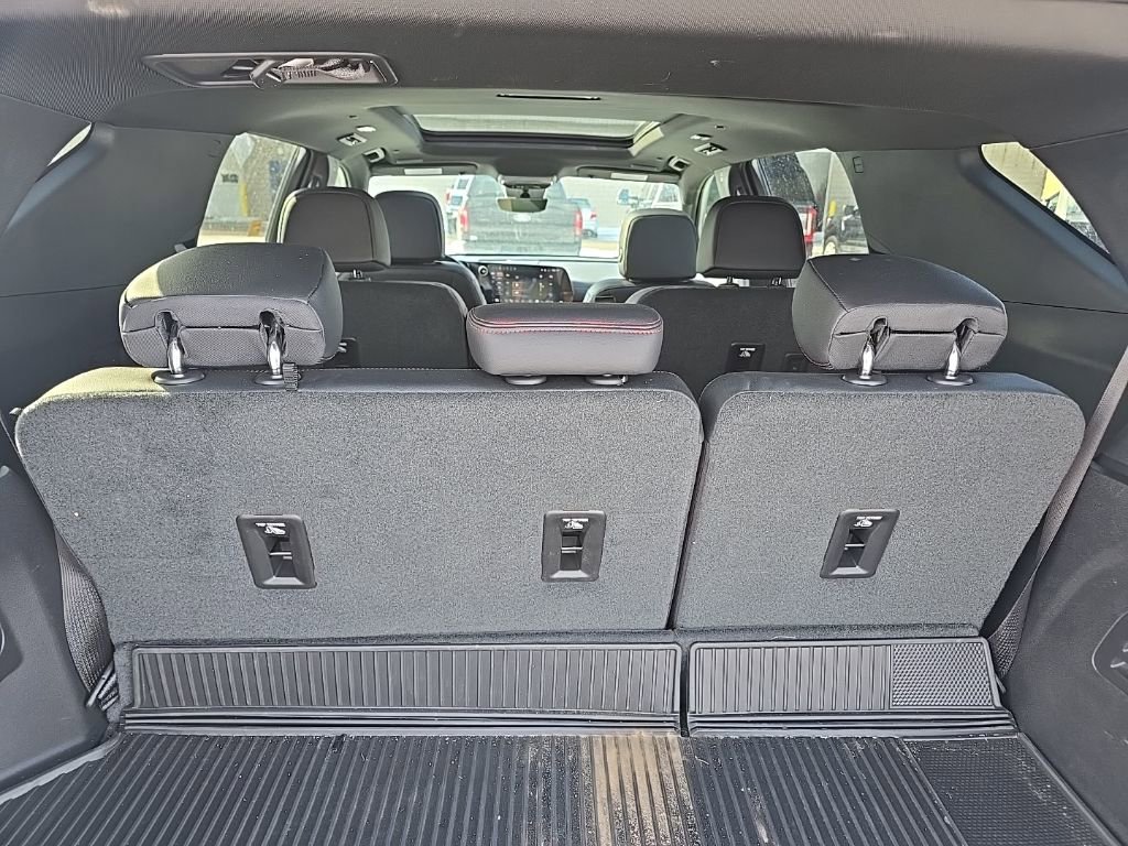 Used 2025 Chevrolet Traverse RS w/ LPO, Floor Liner Package image 6