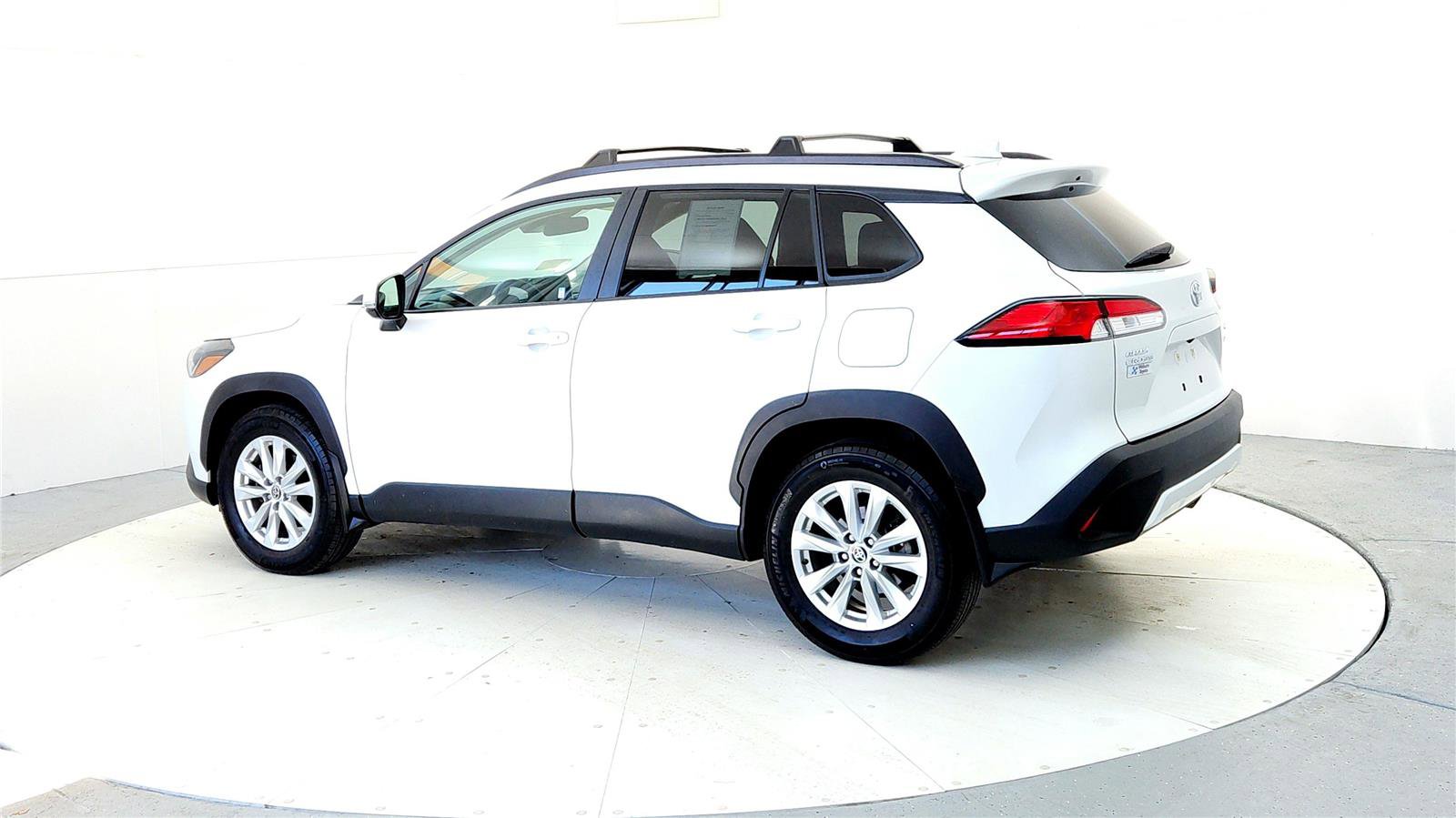 Certified 2023 Toyota Corolla Cross LE w/ Moonroof Package image 4