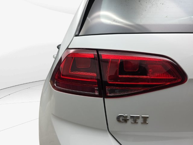Used 2015 Volkswagen GTI SE FWD image 35