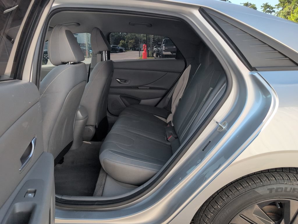Used 2022 Hyundai Elantra SEL w/ Cargo Package FWD image 11