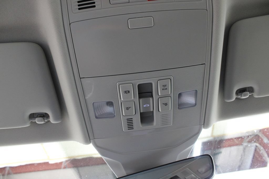Used 2024 Volkswagen Jetta SE FWD image 29