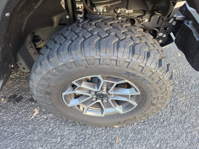 Used 2024 Jeep Gladiator Mojave w/ Technology Group AWD/4WD image 36