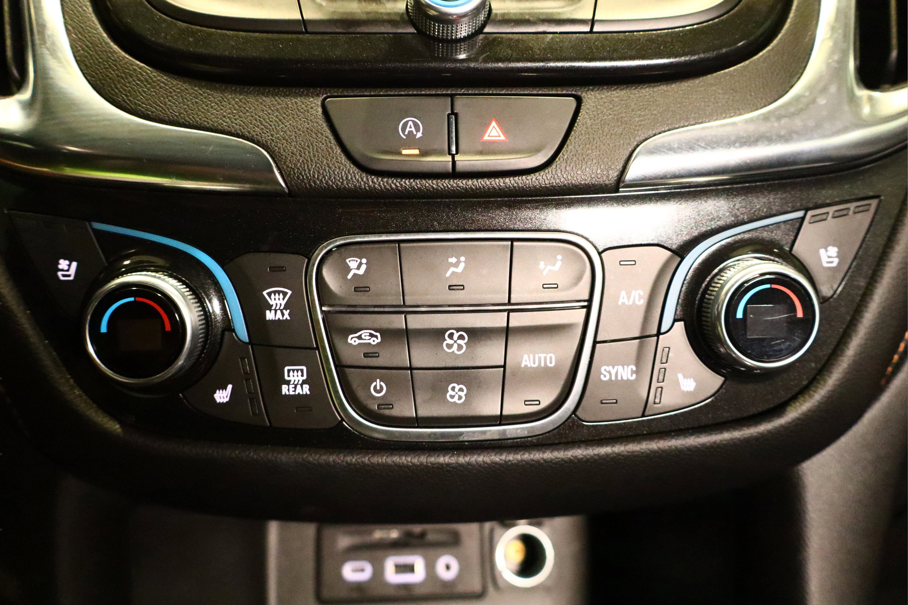 Used 2022 Chevrolet Equinox Premier image 24