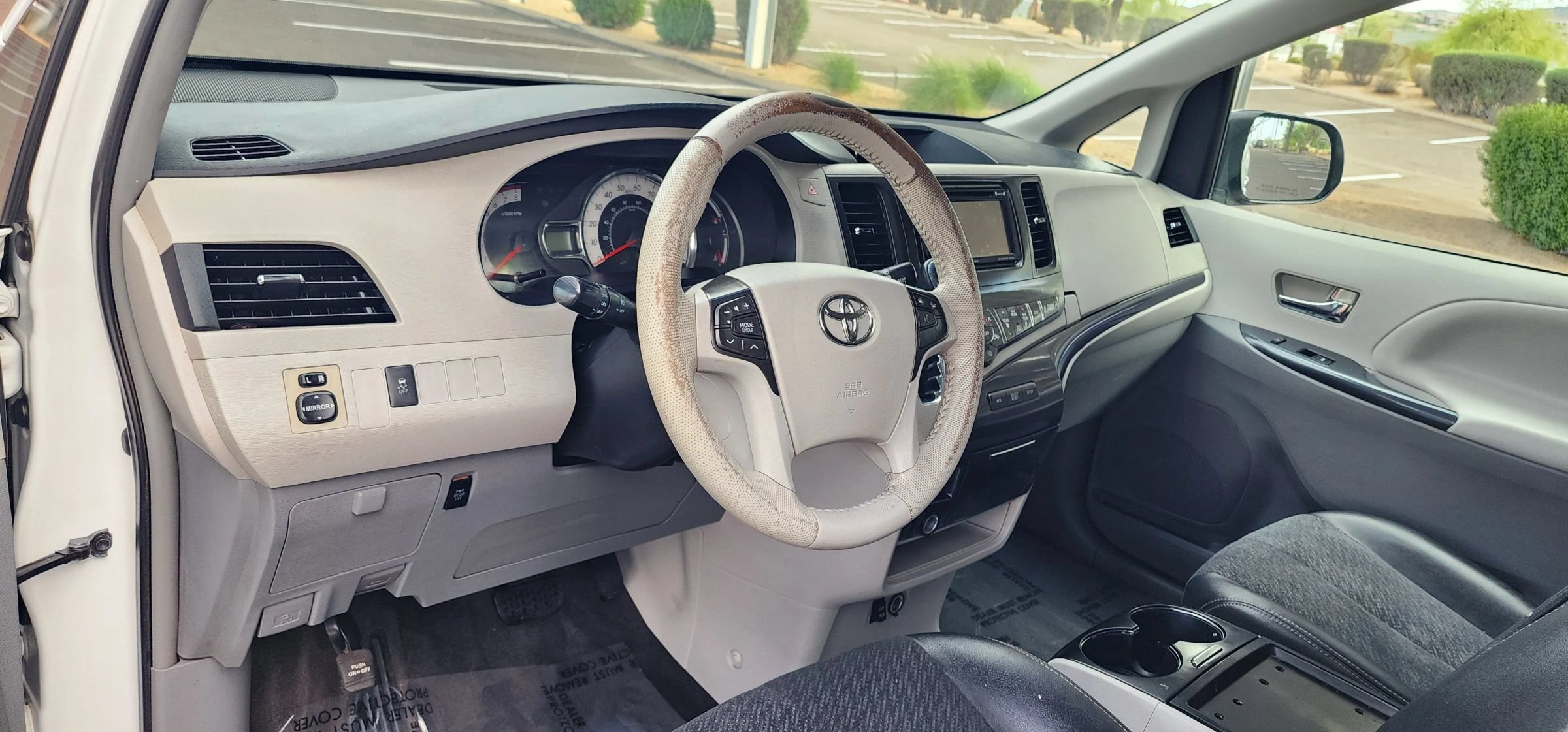 Used 2014 Toyota Sienna SE FWD image 11