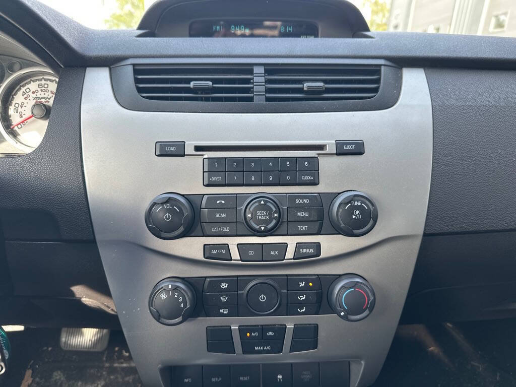Used 2010 Ford Focus SE FWD image 10