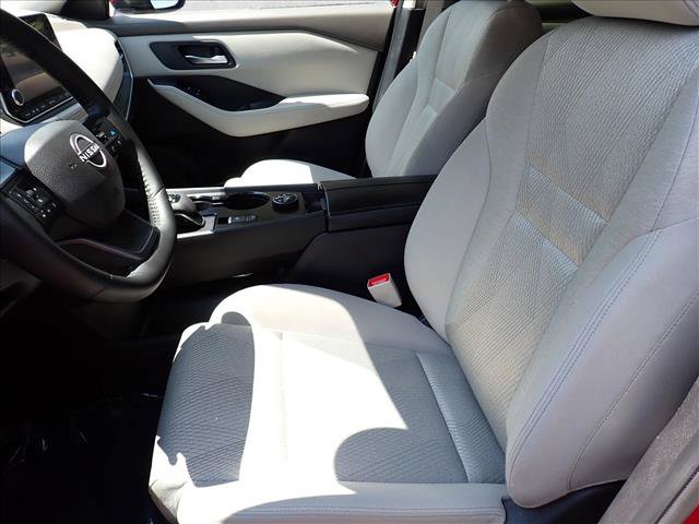 Used 2025 Nissan Rogue SV AWD/4WD image 13