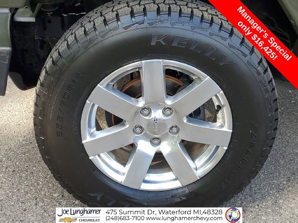 Used 2015 Jeep Wrangler Unlimited Sahara w/ Dual Top Group AWD/4WD image 31