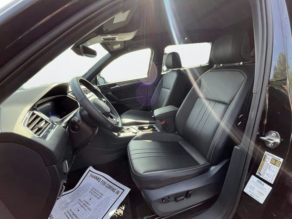 Certified 2024 Volkswagen Tiguan SE R-Line AWD/4WD image 12