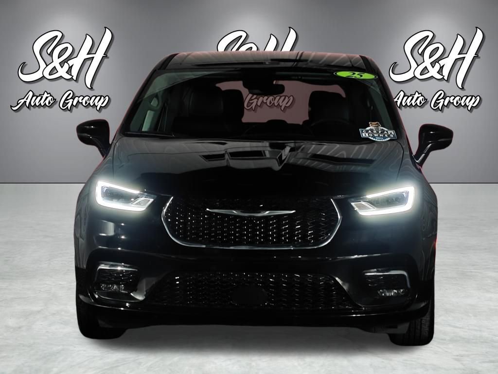 Used 2024 Chrysler Pacifica Touring-L image 19