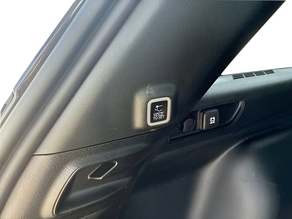 Used 2023 Jeep Grand Cherokee Altitude AWD/4WD image 9