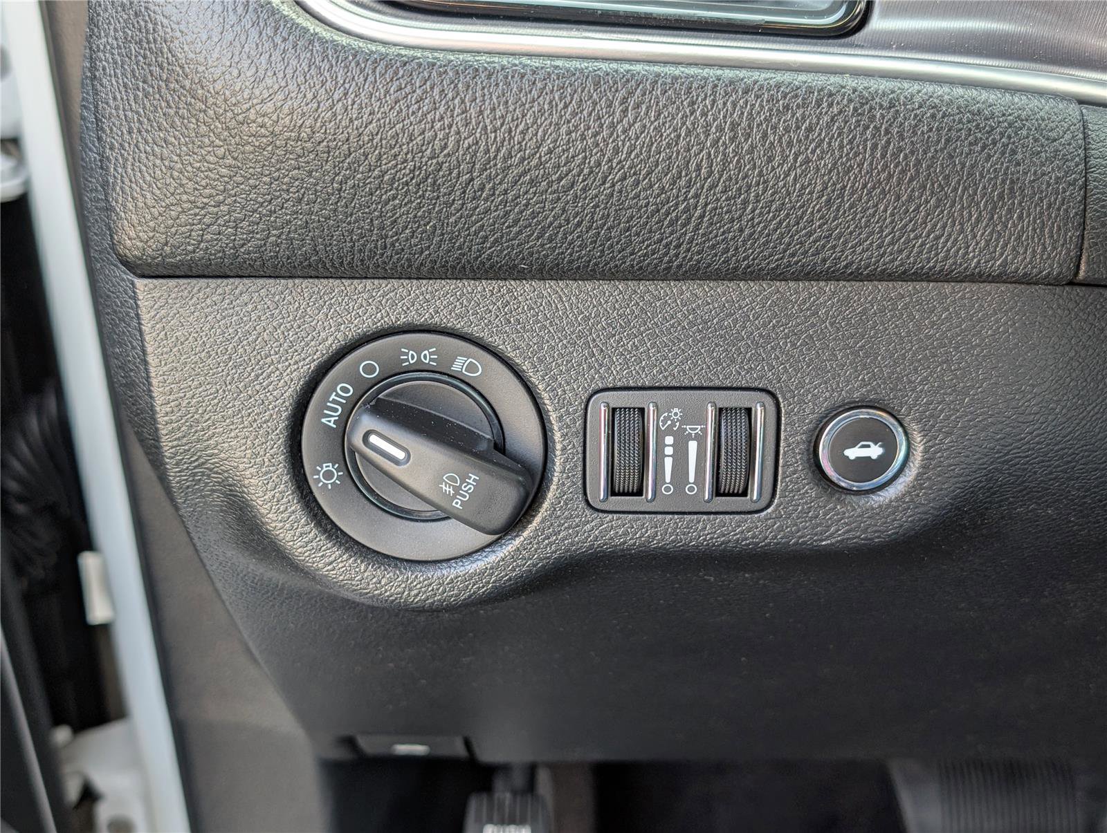 Used 2019 Dodge Challenger SXT w/ Blacktop Package image 19