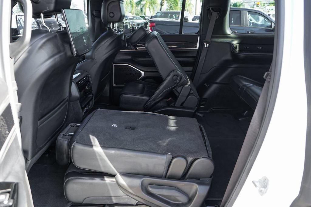 Used 2022 Jeep Wagoneer Series III w/ Rear Seat Video Group 1 AWD/4WD image 38