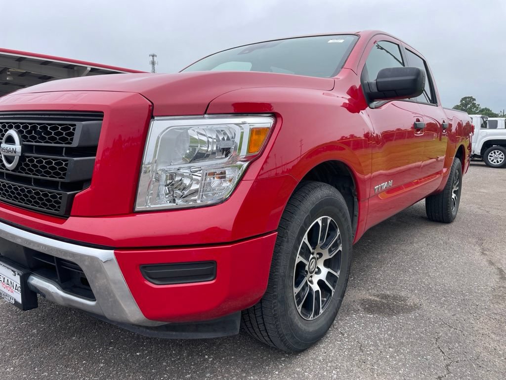 Used 2022 Nissan Titan SV RWD image 11
