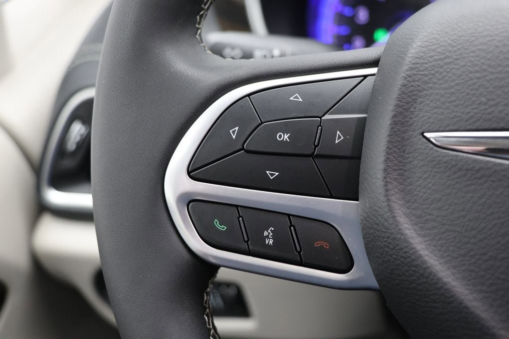 Used 2024 Chrysler Pacifica Limited FWD image 20