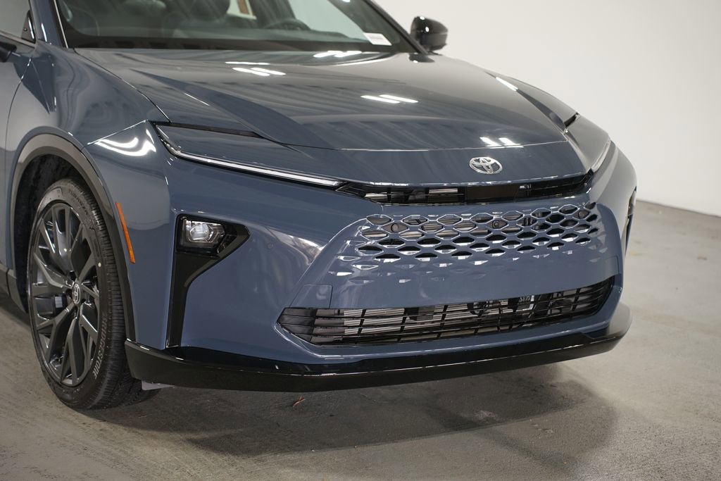 Used 2025 Toyota Crown Signia w/ Advanced Technology Package image 4