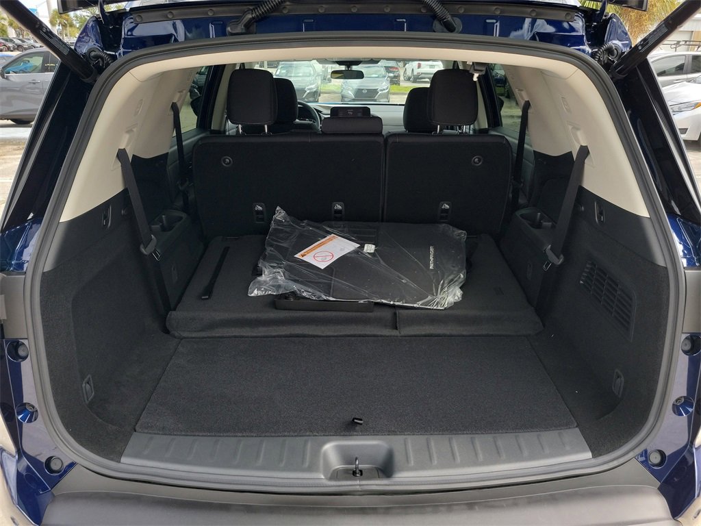 New 2025 Nissan Pathfinder SV image 5