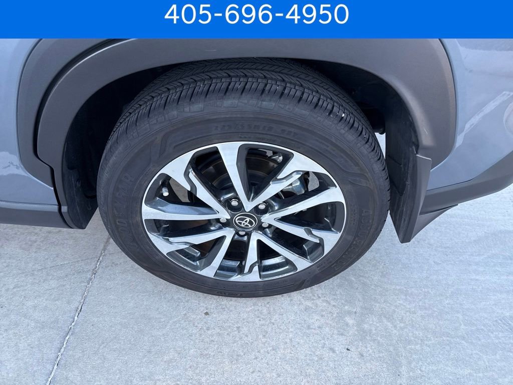 Used 2025 Toyota Corolla Cross XLE w/ Convenience Package image 10