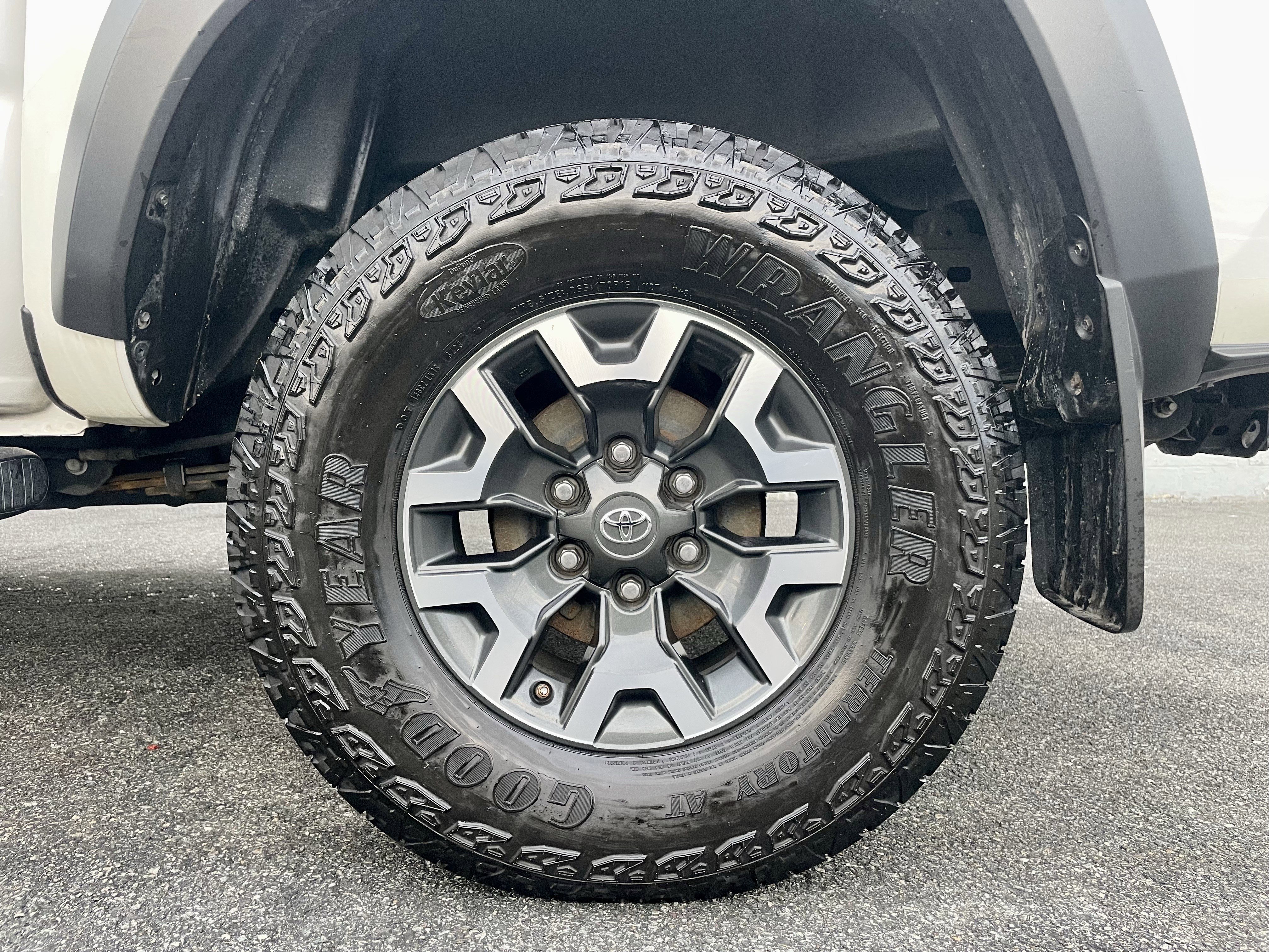 Used 2020 Toyota Tacoma TRD Off-Road image 10