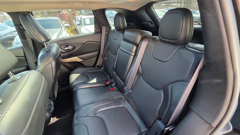 Used 2018 Jeep Cherokee Limited image 31