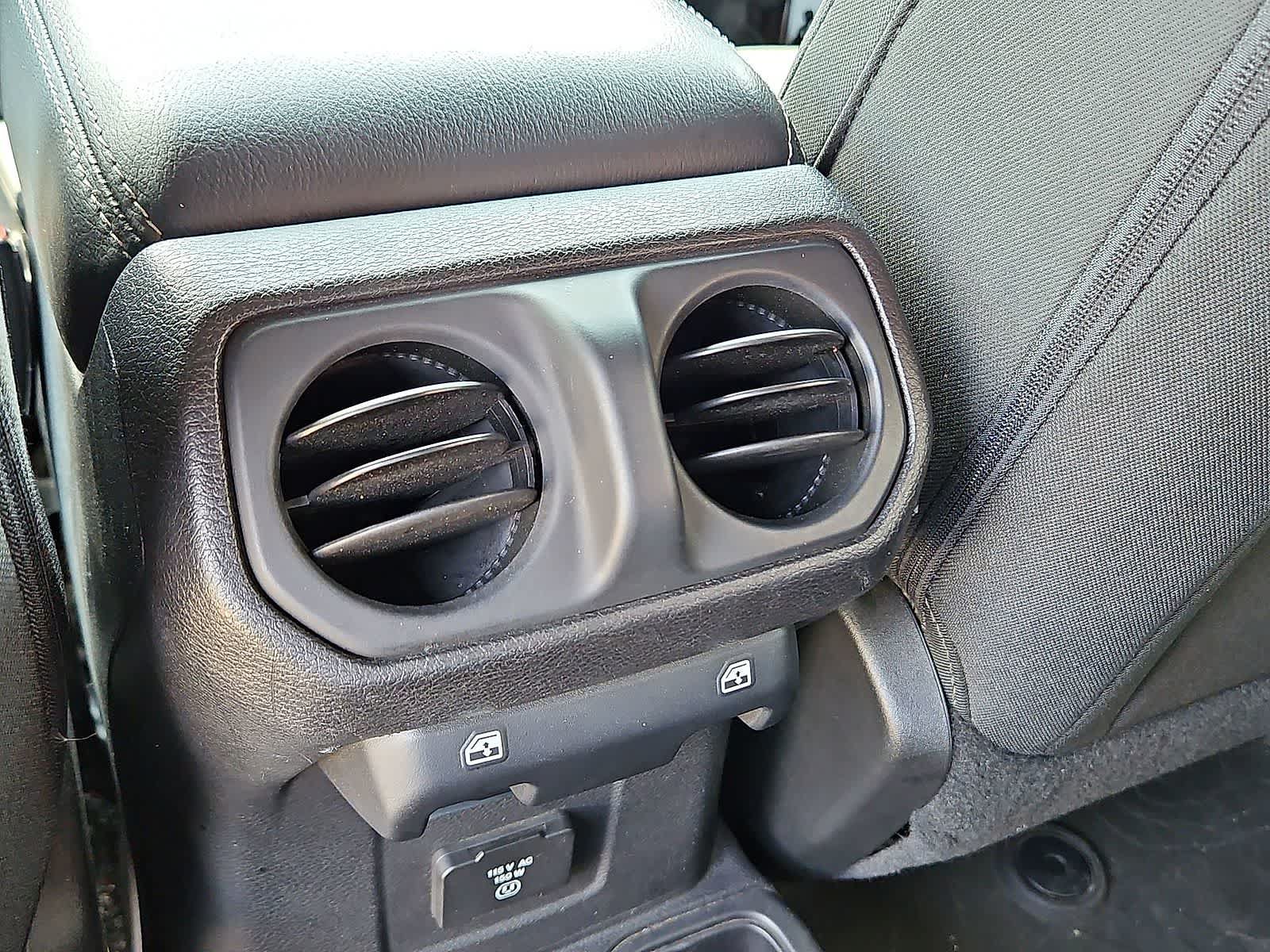 Used 2018 Jeep Wrangler Unlimited Sahara AWD/4WD image 27