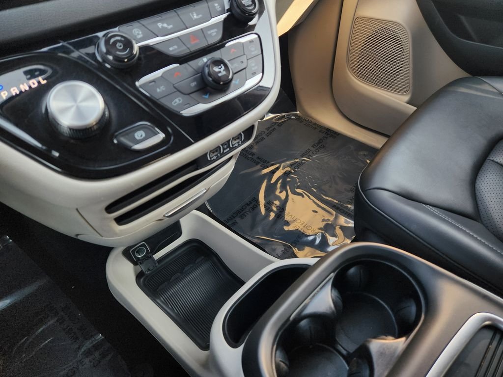 Used 2024 Chrysler Pacifica Touring-L FWD image 20