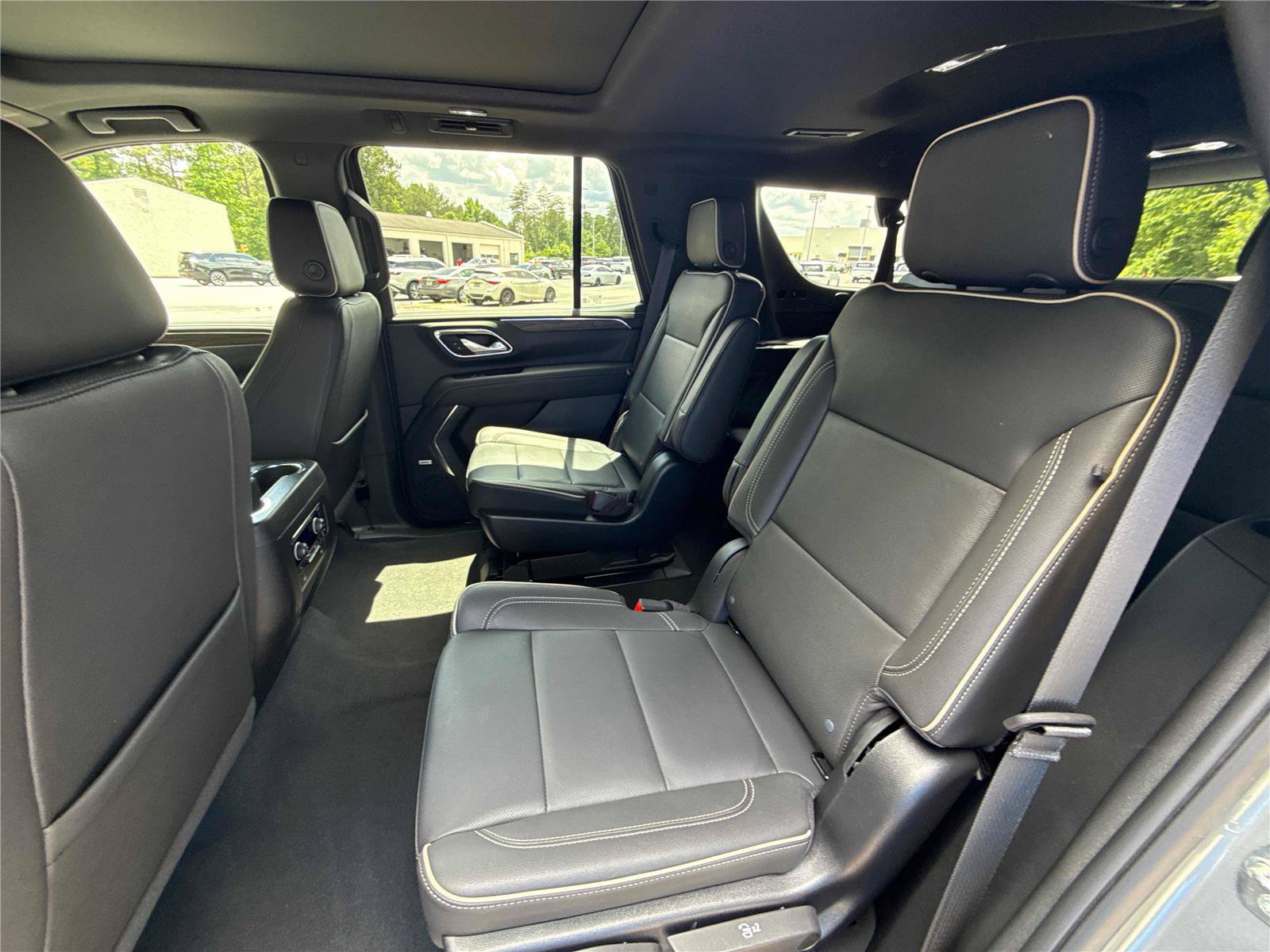 Used 2023 Chevrolet Tahoe Premier AWD/4WD image 12