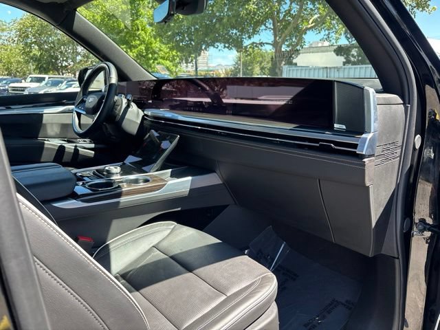 Used 2025 Cadillac Escalade Premium Luxury AWD/4WD image 41