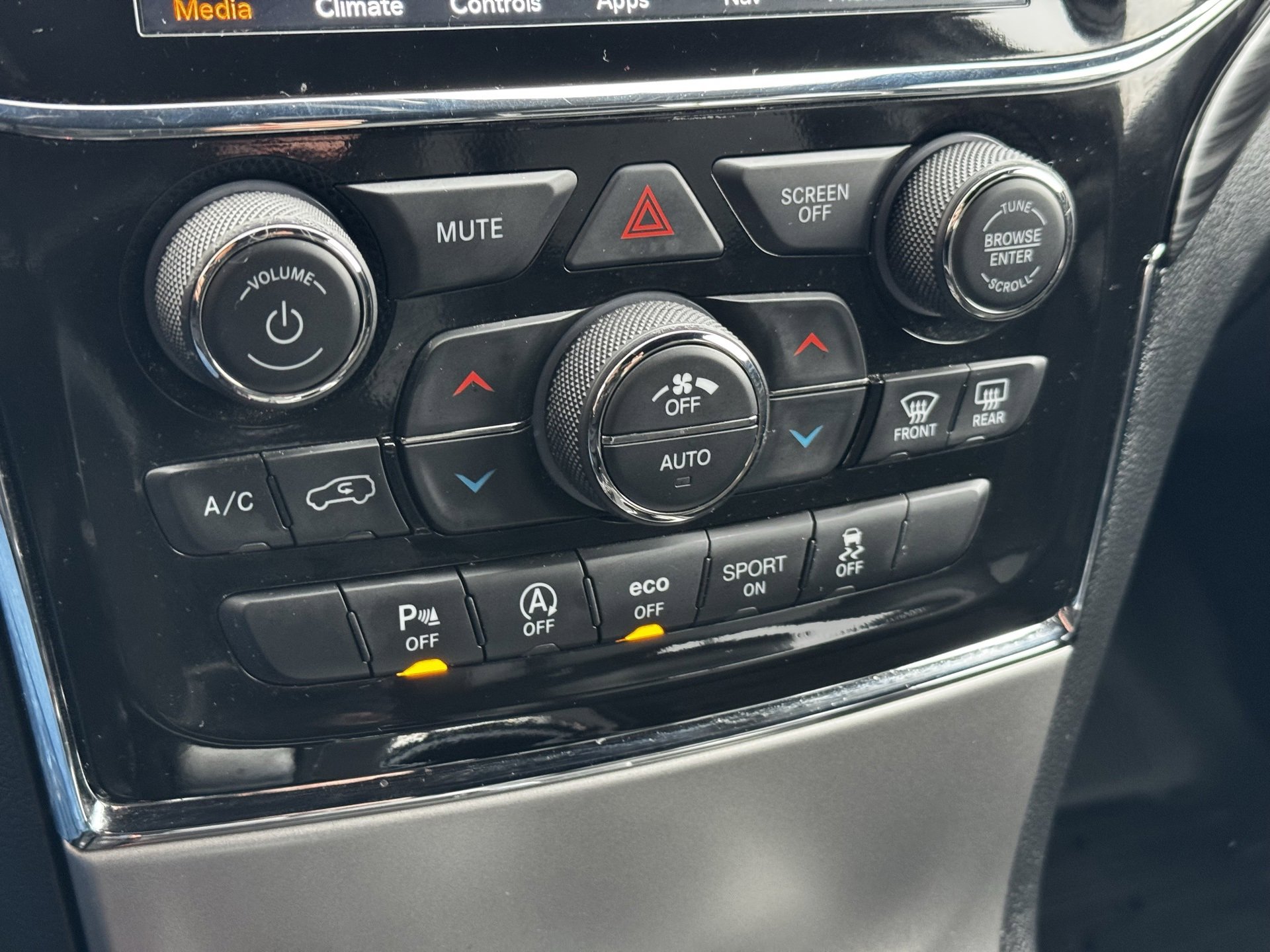 Used 2022 Jeep Grand Cherokee Altitude image 26