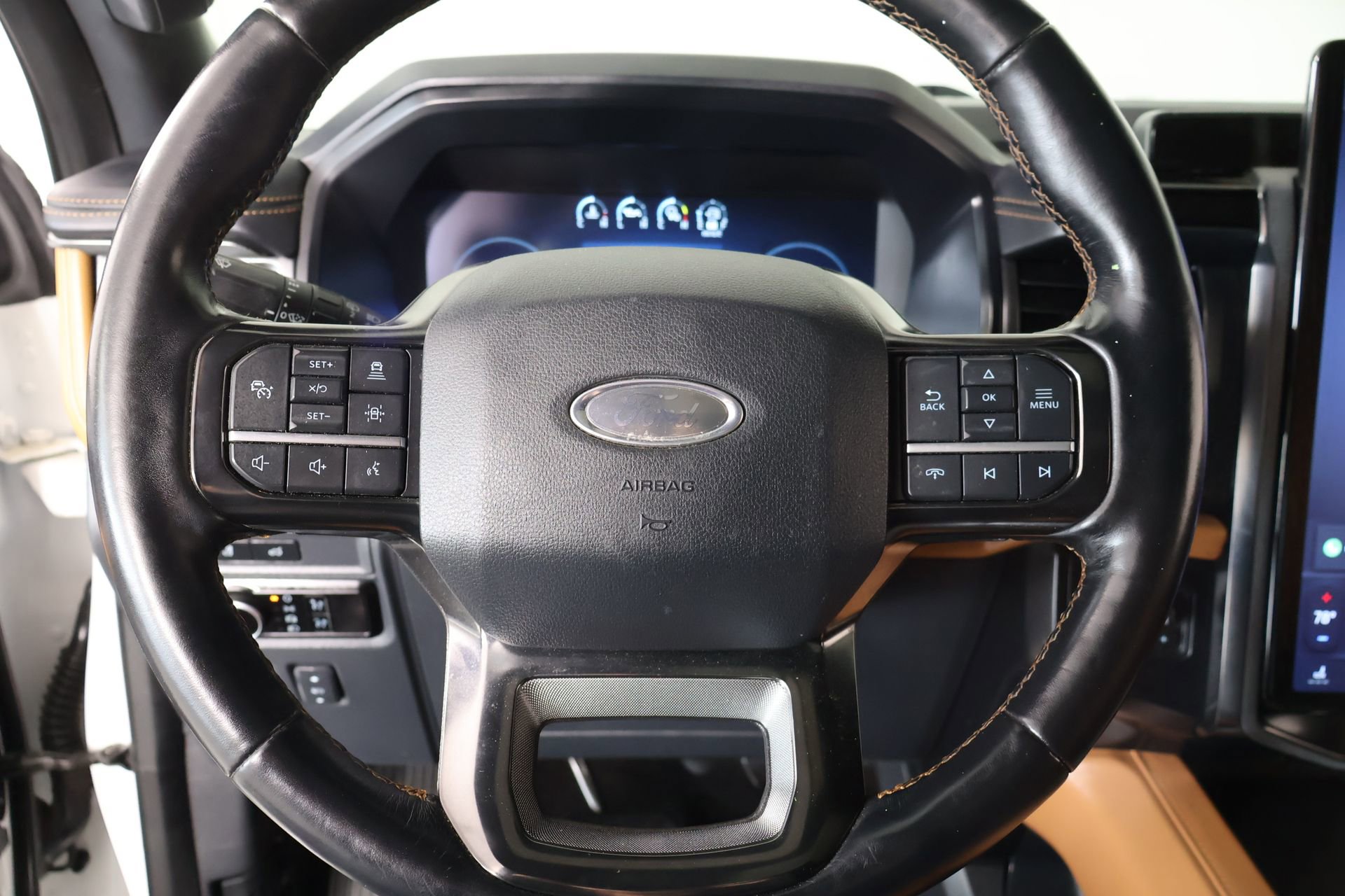 Used 2023 Ford Expedition Max Platinum AWD/4WD image 3