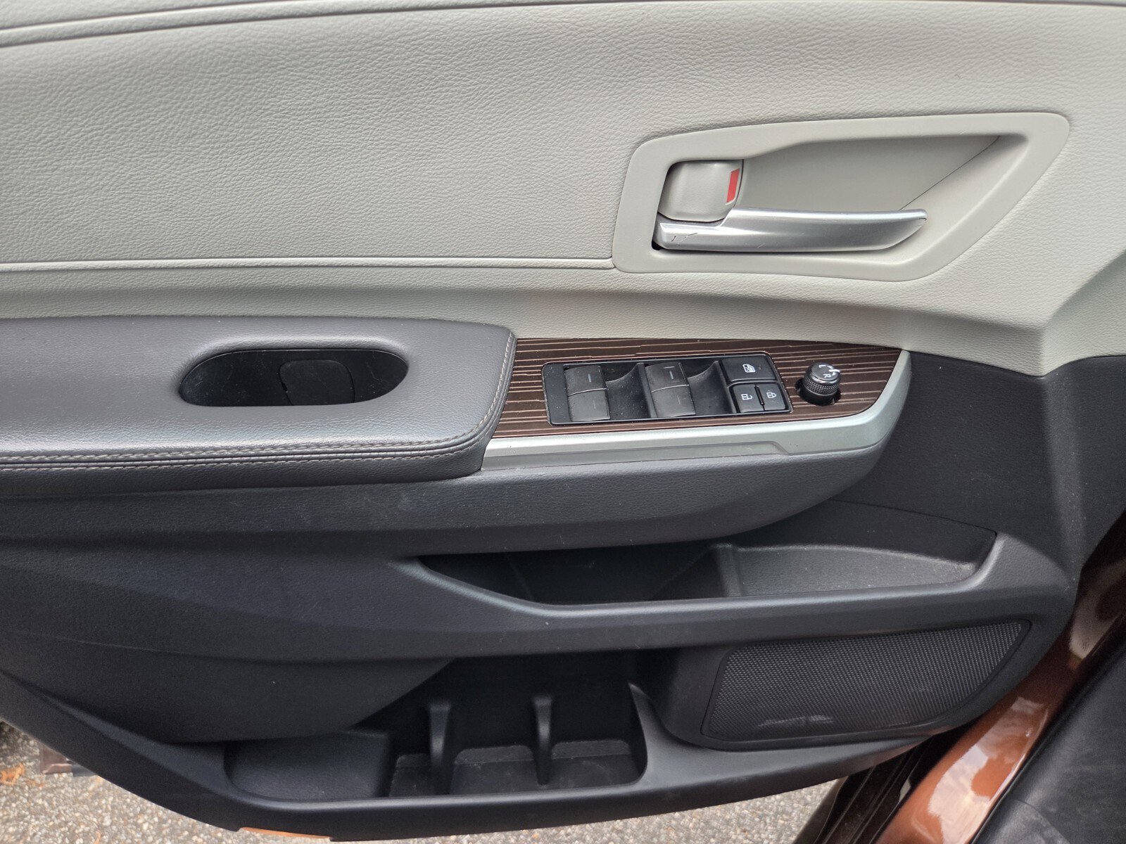 Used 2021 Toyota Sienna XLE FWD image 6