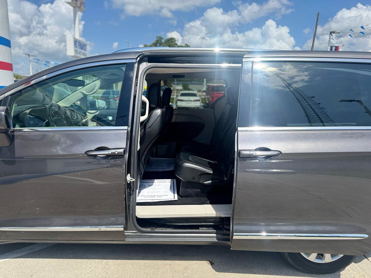 Used 2019 Chrysler Pacifica Touring-L image 52