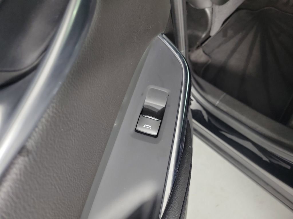 Used 2025 Cadillac XT4 Premium Luxury FWD image 15